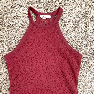 Hollister- high neck lace tank